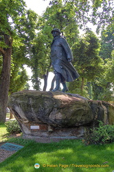 Statue of Clemenceau by sculptor François Cogné